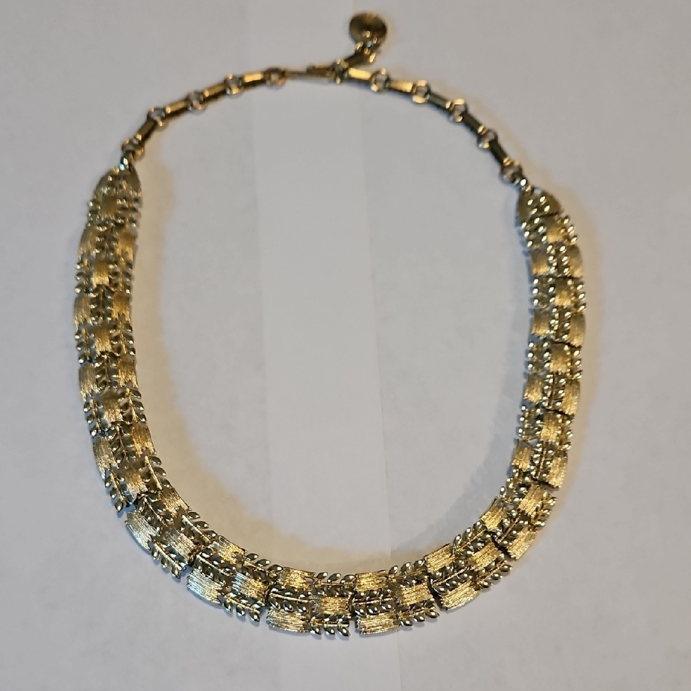 Lisner Signed Gold Tone Necklace Statement Vintage Adjustable Hook Clasp